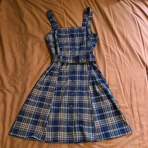 SO plaid short dress
buttons and belt
cute for fall
small
